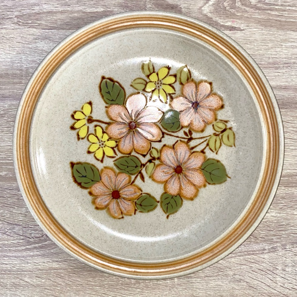 Vintage Yamaka stoneware serving plate in the Kilncraft Peko (SY-6040) pattern.